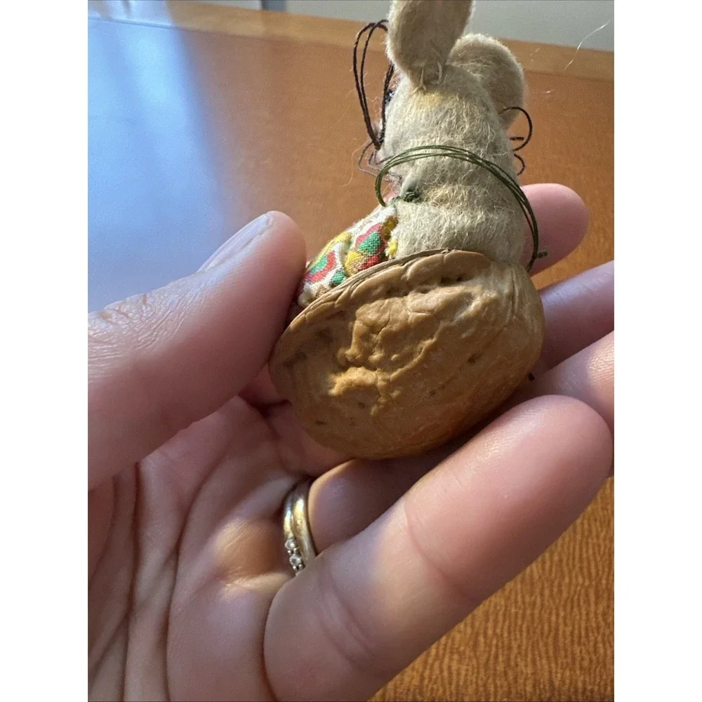 Vtg Set Of 2 Mouse In Shell Handmade Christmas Ornaments Felt Walnut Vtg Fabric‎